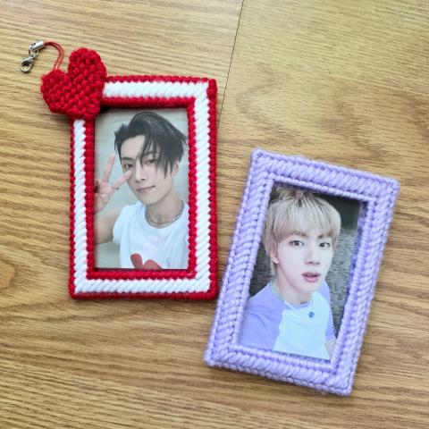 Plastic canvas photocard holders