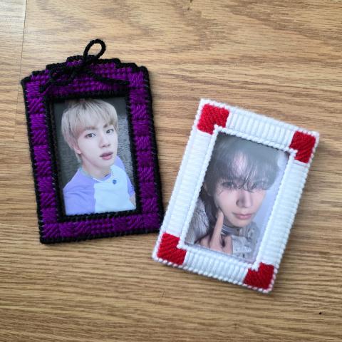 Plastic canvas photocard holders