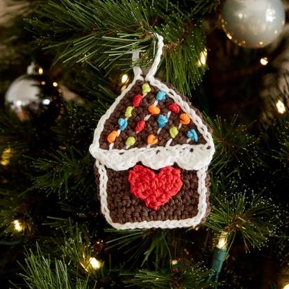 Easy crochet gingerbread house ornament, with heart. 